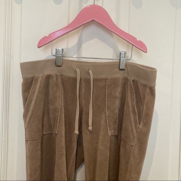 Juicy Couture Capris - Picture 2 of 7